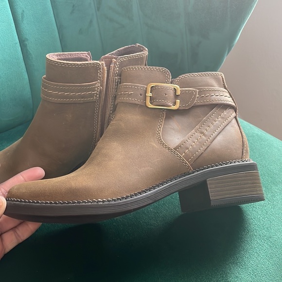Brand new Clarks boots - Picture 4 of 7